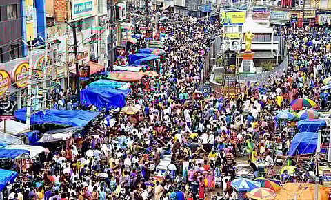 நாட்டின் மக்கள் தொகை 139 கோடியை தாண்டியது - மக்களவையில் அமைச்சர் தகவல்