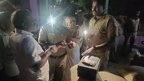 தஞ்சாவூரில் வீடு கட்ட தோண்டிய பள்ளத்தில் 100+ செப்பு நாணயங்கள் கண்டெடுப்பு