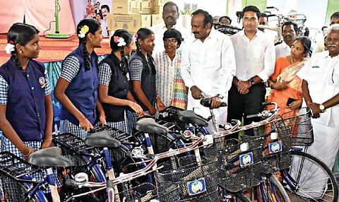 மது அருந்த வரும் இளம் வயதினருக்கு ‘கவுன்சலிங்’ - அமைச்சர் முத்துசாமி தகவல்