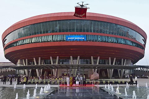 அரங்குகளை மாற்றும் நகரும் சுவர்களுடன் பாரத மண்டபம்: டெல்லியில் ரூ.2,150 கோடி மதிப்பில் பிரதமர் மோடி திறந்துவைத்தார்