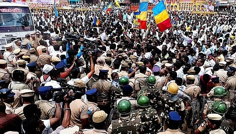 நெய்வேலியில் பாமகவினர் நடத்திய போராட்டம்