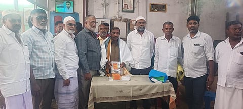 40 ஆண்டுகள் நடந்துசென்று தபால் பட்டுவாடா - ஒய்வுபெற்ற அஞ்சல்காரருக்கு பிரிவு உபசார விழா எடுத்த மதுரை மக்கள்