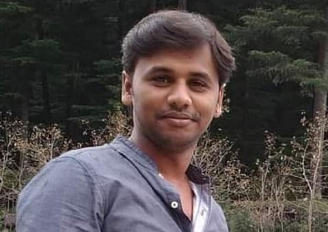 தானே கிரேன் விபத்தில் உயிரிழந்த கிருஷ்ணகிரி பொறியாளர் சந்தோஷ்.