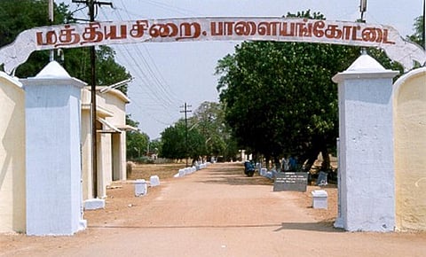 பாளை. மத்திய சிறையில் கைதி திடீர் மரணம்