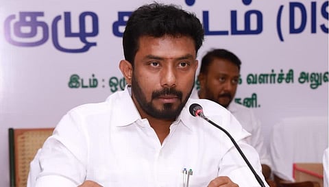 பாலியல் தொல்லை கொடுப்பதாக ஓபிஎஸ் மகன் ரவீந்திரநாத் மீது இளம்பெண் புகார்