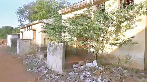 வள்ளியூர் அரசு மேல்நிலைப் பள்ளியில் ஆண்டுக்கணக்கில் பூட்டியிருக்கும் கழிப்பறைகள்: மாணவர்கள் அவதி