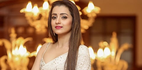 இளம் ஹீரோவுக்கு அம்மாவாகும் த்ரிஷா