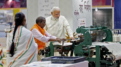 ஊழல், வாரிசு அரசியல் வெளியேற மக்கள் விருப்பம் - தேசிய கைத்தறி நாள் விழாவில் பிரதமர் மோடி பேச்சு