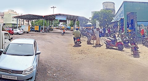 போக்குவரத்துக்கு உதவாத புழுதிவாக்கம் பேருந்து நிலையம்: ஆட்சி மாறியும் காட்சி மாறல