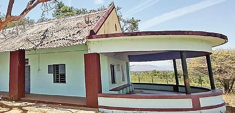 சிதிலமடைந்துள்ள வைகை அணை பாலர் விடுதி: சுற்றுலாப் பயணிகளுக்கும் பலனில்லை... விசேஷம் நடத்தவும் வழியில்லை!