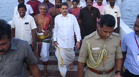 ஆளுநர் ஆர்.என்.ரவி திருவண்ணாமலை பயணம் - விவசாயிகளுடன் சந்திப்பு; இரவில் கிரிவலம்