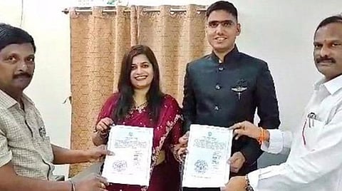 எளிய முறையில் திருமணம் செய்து கொண்ட கிருஷ்ணா மாவட்ட பெண் இணை ஆட்சியர்