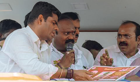 பாஜக மாநிலத் தலைவர் அண்ணாமலை விருதுநகரில் 'என் மண் என் மக்கள்' பாத யாத்திரை மேற்கொண்டார்.