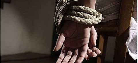 துப்பாக்கி முனையில் தொழிலதிபர் கடத்தல் - எம்எல்ஏ மகன் மீது வழக்கு