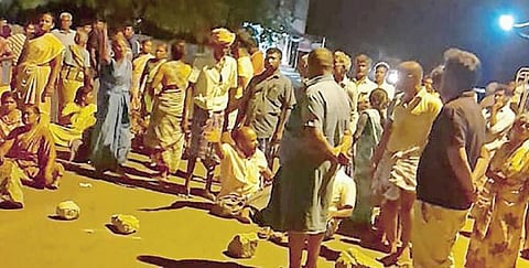 நாங்குநேரியில் அண்ணன் தங்கை மீது நடத்தப்பட்ட தாக்குதலை கண்டித்து நடந்த சாலை மறியல் போராட்டம் | கோப்புப்படம்