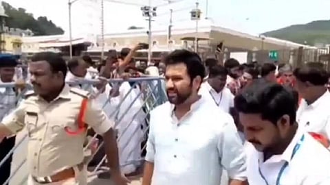 திருப்பதி | ஏழுமலையானை தரிசனம் செய்த ரோஹித் சர்மா