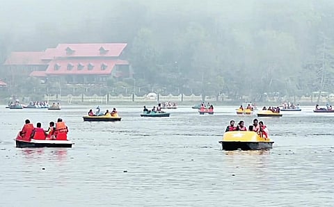 கொடைக்கானலில் குவிந்த சுற்றுலா பயணிகள்