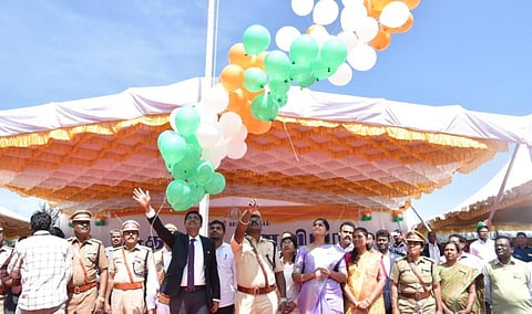 சுதந்திர தின விழாவில் ரூ. 1.5 கோடி மதிப்பிலான நலத்திட்ட உதவிகள் வழங்கிய நீலகிரி ஆட்சியர்