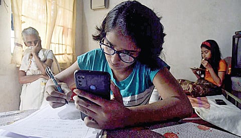 மாணவர்களின் 2.50 லட்சம் ஆடியோ பதிவுகள்: வாசிப்பு திறனை வளர்க்கும் இணையவழி கல்வி வானொலி