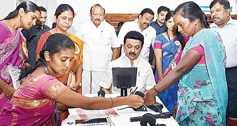 கலைஞர் மகளிர் உரிமைத் திட்டத்தின் கீழ் இதுவரை 1.54 கோடி விண்ணப்பங்கள் பெறப்பட்டன: அரசு தகவல்