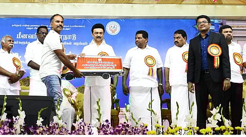 மீனவர்களுக்கு 10 அறிவிப்புகள் முதல் வலுக்கும் காவிரி பிரச்சினை வரை | செய்தித் தெறிப்புகள் 10 @ ஆக.18, 2023