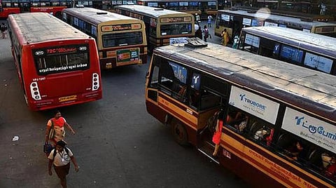 பொதுமக்களை அச்சுறுத்தும் வகையில் மதுபோதையில் பேருந்தை இயக்கிய ஓட்டுநர், நடத்துநர் பணியிடை நீக்கம்