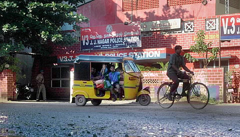 வீட்டில் தனியாக இருந்த மூதாட்டியிடம் 5 பவுன் நகை பறித்தவர் கைது @ சென்னை