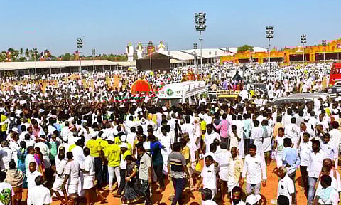 மதுரை அதிமுக மாநாடு ஹைலைட்ஸ்: பிஸியான உணவுக் கூடம் முதல் கலை நிகழ்ச்சிகள் வரை