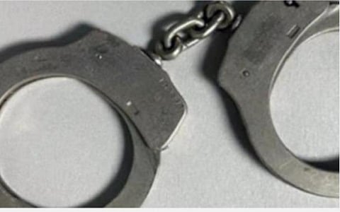 பள்ளி வகுப்பறை பூட்டுகளில் மனிதக் கழிவை பூசியது தொடர்பாக பிளஸ்-2 மாணவர்கள் இருவர் கைது