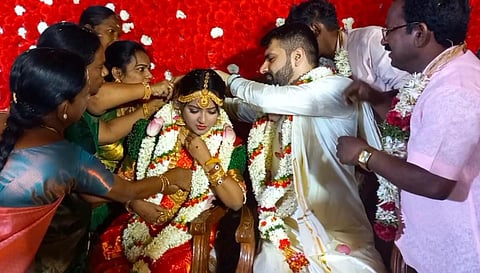 கரூர் பசுபதிபாளையத்தில் நடந்த திருமணம்