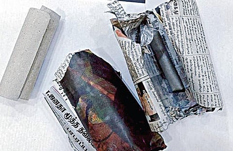 வேளச்சேரியில் உள்ள தனியார் கல்லூரியில் வீசப்பட்ட பட்டாசு.