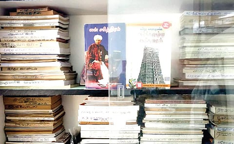 மதுரையில் வீட்டில் நூலகம் அமைத்து அறிவுக்கண் திறக்கும் அதிகாரி