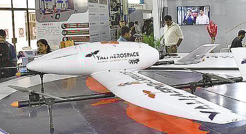 கோவை கொடிசியா வர்த்தக கண்காட சி வளாகத்தில் நடந்த ஸ்டார்ட் அப் திருவிழாவில் காட்சிப்படுத்தப்பட்டிருந்த மருத்துவ அவசர காலங்களில் பயன்படுத்தப்படும் டிரோன். படங்கள்: ஜெ.மனோகரன்