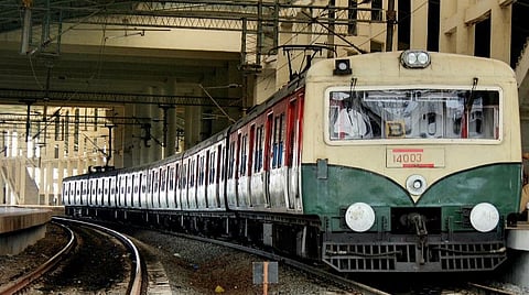 எழும்பூர் - கடற்கரை இடையே 4-வது பாதை பணிகள்: கடற்கரை - சிந்தாதிரிப்பேட்டை மின்சார ரயில் சேவை நிறுத்தம்