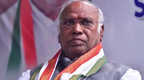 மத்திய அரசுக்கு பதற்றம் - மல்லிகார்ஜுன கார்கே கருத்து