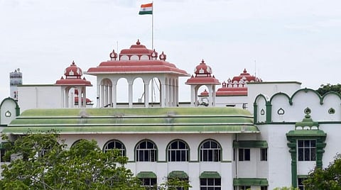 விதிமீறல் கட்டிடங்களுக்கு மின்கட்டணம் 10 மடங்கு அதிகமாக வசூலிக்க வேண்டும் - ஐகோர்ட் உத்தரவு