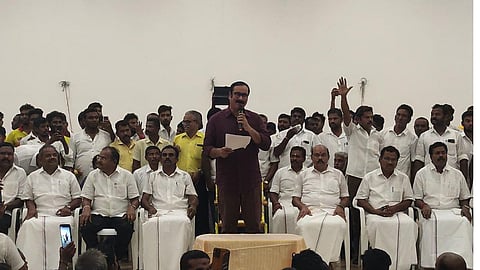 எடப்பாடியில் உள்ள தனியார் மண்டபத்தில் எடப்பாடி சட்டமன்ற தொகுதி வாக்குச்சாவடி முகவர்கள் கூட்டத்தில் பேசிய பாமக தலைவர் அன்புமணி ராமதாஸ்.