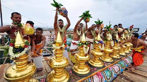 தமிழகத்தில் கடந்த 28 மாதங்களில் 925 கோயில்களில் இந்துசமய அறநிலையத் துறை சார்பில் கும்பாபிஷேகம்