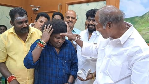 புதுச்சேரி முதல்வர் ரங்கசாமியிடம் ஆசி பெற்ற நடிகர் யோகிபாபு