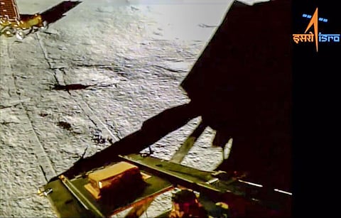 விக்ரம் லேண்டர் இன்று காலை 8 மணி முதல் ஸ்லீப் மோடில் வைக்கப்பட்டுள்ளது: இஸ்ரோ
