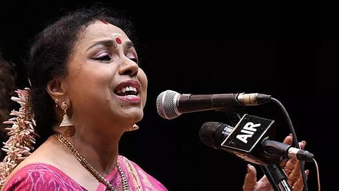 கானா பாடல் பாடிய சுதா ரகுநாதன்