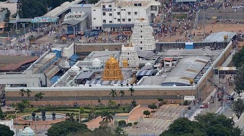 திருப்பதி ஏழுமலையானுக்கு ரூ.2 கோடி மதிப்பிலான தங்க புஷ்பங்கள் காணிக்கை