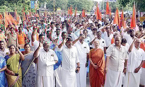 உதயநிதி ஸ்டாலினை கண்டித்து இந்து முன்னணி ஆர்ப்பாட்டம்