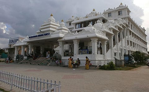 இஸ்கான் கோயிலில் கிருஷ்ணருக்கு 1,008 வகை அபிஷேகம்