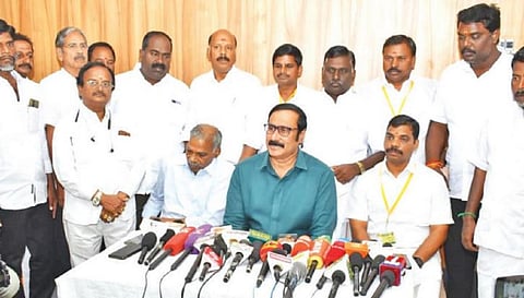 கடலூரில் பாமக தலைவர் அன்புமணி ராமதாஸ் எம்பி செய்தியாளர்களை சந்தித்தார்.