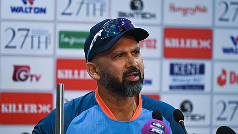 பந்து வீச்சு பயிற்சியாளர் பராஸ் மாம்ப்ரே