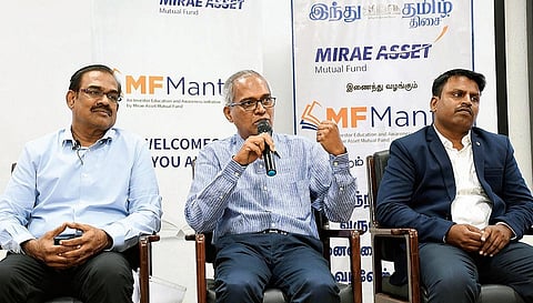 ‘இந்து தமிழ் திசை’ மற்றும் சென்னை மிரே அசெட் மியூச்சுவல் ஃபண்ட் நிறுவனம் சார்பில்  ‘எம்எப் மந்த்ரா’ என்ற தலைப்பில் விழிப்புணர்வு நிகழ்ச்சி கோவையில் நடைபெற்றது. சென்னை பிரகலா வெல்த் இயக்குநர் சொக்கலிங்கம் பழனியப்பன் பேசினார். உடன், பொருளாதார வல்லுநர் சோம வள்ளியப்பன், மிரே அசெட் மியூச்சுவல் ஃபண்ட் நிறுவனத்தின் மூத்த மேலாளர் கோபிநாத்.