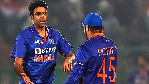 அஸ்வின் மற்றும் ரோகித் சர்மா