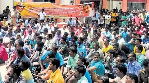 மின்வாரியத்தில் பணி வழங்க கோரி முதல்வரின் கொளத்தூர் தொகுதி அலுவலகத்தை முற்றுகையிட முயற்சி