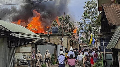 மணிப்பூரில் ராணுவ உடை அணிந்து ஆயுதங்கள் கொள்ளையடித்த 5 பேர் மீது வழக்கு